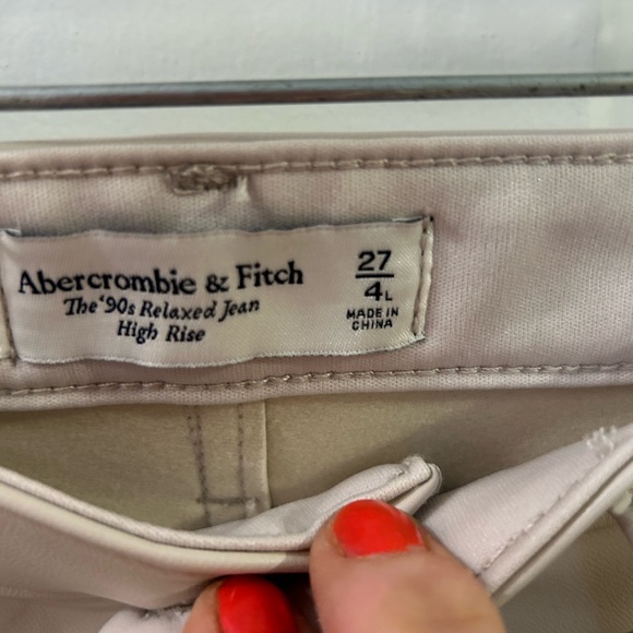 Abercrombie mixed media 90’s relaxed high rise off white jeans size 4 Long - Picture 13 of 13